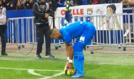 畏首畏尾！名宿：热刺没有任何斗志和拼劲，阿森纳甚至没发挥出三成功力（怯懦之姿！名宿批热刺毫无战意，阿森纳仅用三成功力）