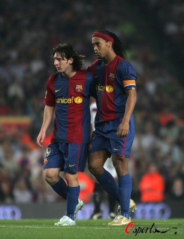 莱万特高层：几乎每天都收到关于埃永的报价，冬窗不考虑出售他（莱万特高层：埃永报价几乎天天来，冬窗无意出售）