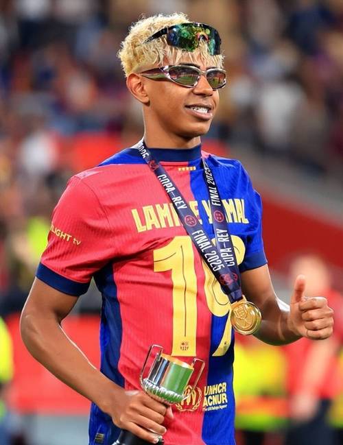 辛苦!王楚钦谈一日三赛：的确感觉有点累了!幸好搭档都是世界最强（王楚钦谈一天三赛：确实有些疲惫，好在搭档皆为世界顶尖）