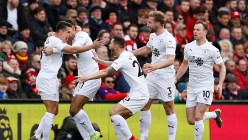 英博祝贺国安足协杯夺冠：衷心祝愿国安在新的征程上续写辉煌（英博恭贺国安问鼎足协杯，盼新征程再写辉煌）