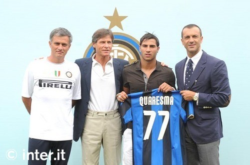 TA：因现代足球重视边路与攻防转换，菱形中场阵型已几乎绝迹（TA：现代足球强调边路与攻防转换，菱形中场已几乎消失）