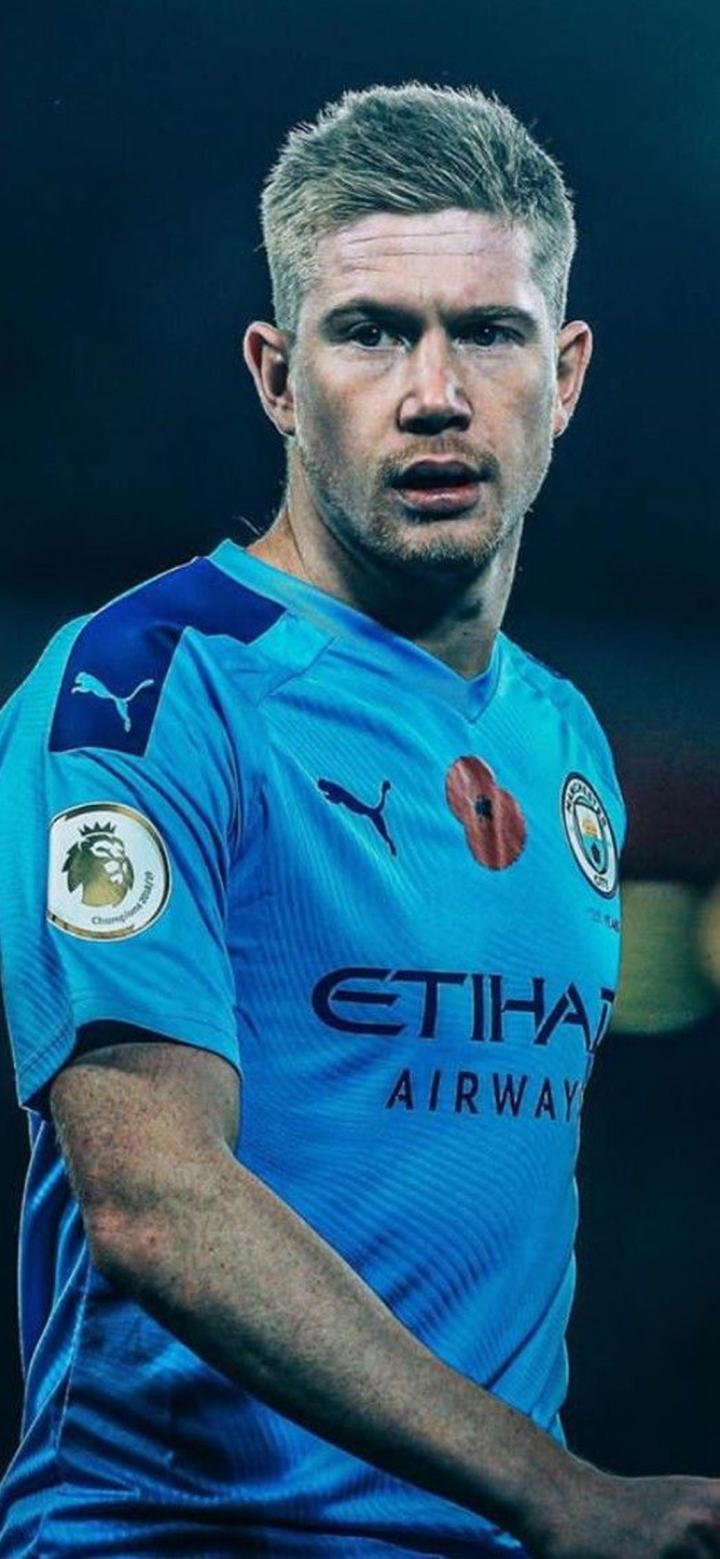 数十位工人集结诺坎普外，抗议建筑公司驱逐行政不合规员工（数十名工人诺坎普外集会，抗议建筑公司清退行政手续不合规人员）