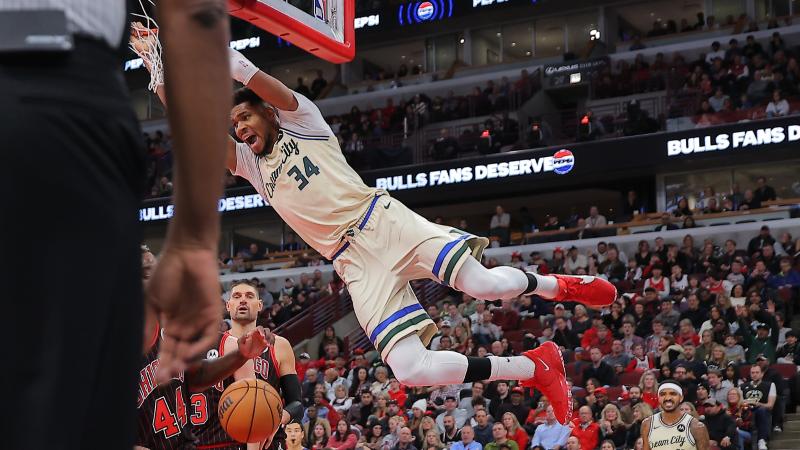 国足12年12大时刻：长沙保卫战、奇迹逃生、全村希望在列（回望国足12年12个高光时刻：长沙保卫战、奇迹逃生与全村希望皆上榜）