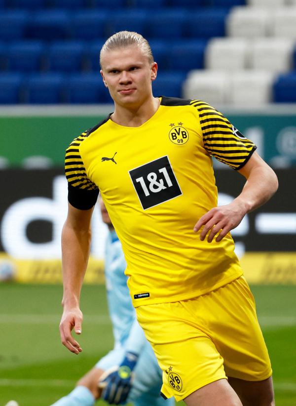 那不勒斯0-0法兰克福，麦克托米奈失良机，埃尔马斯造险（那不勒斯与法兰克福0-0互交白卷，麦克托米奈错失良机，埃尔马斯制造险情）