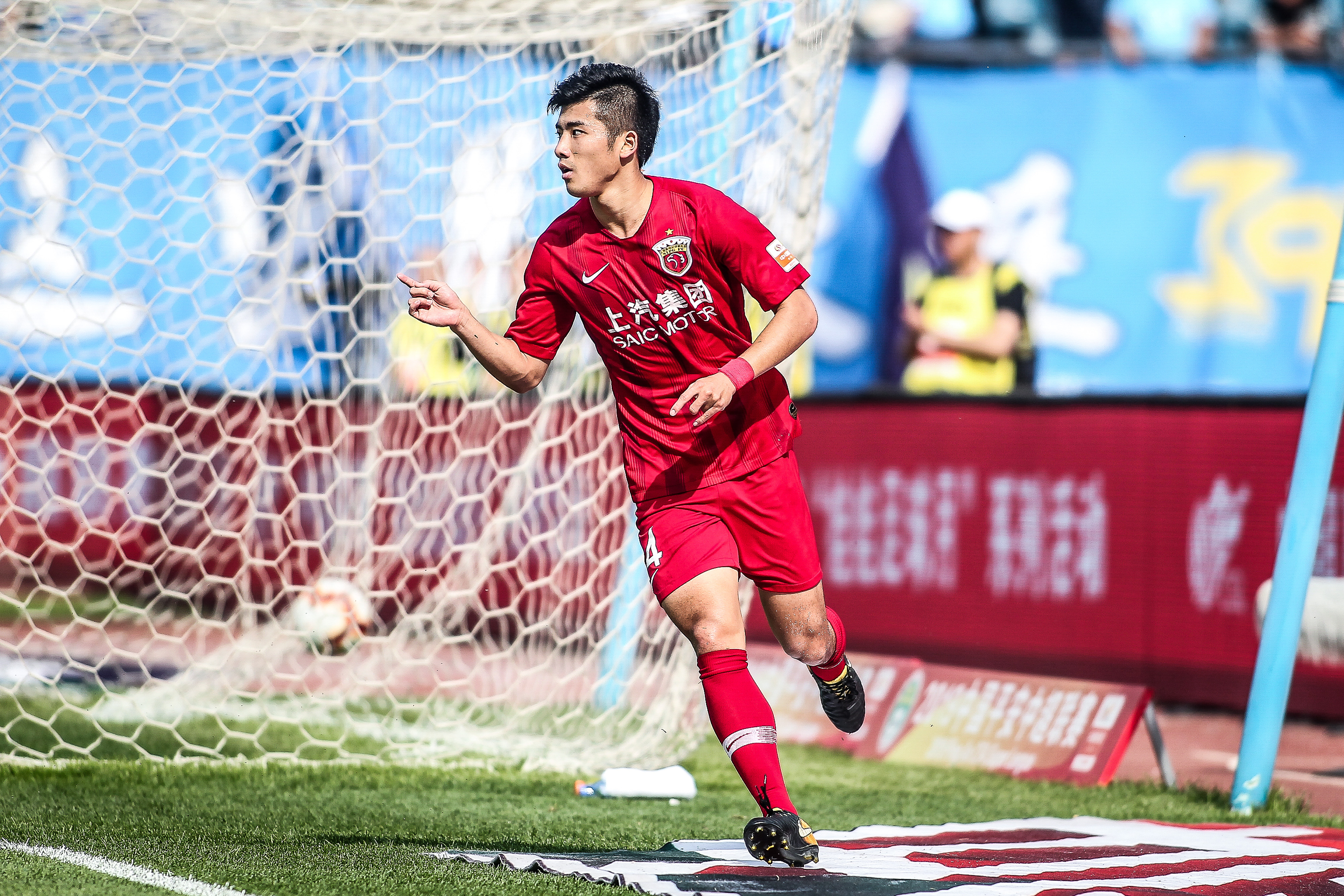 热议海港输球：古斯塔沃停赛影响大；亚冠已是舆论负担（海港告负引热议：古斯塔沃停赛影响显著，亚冠成舆论包袱）