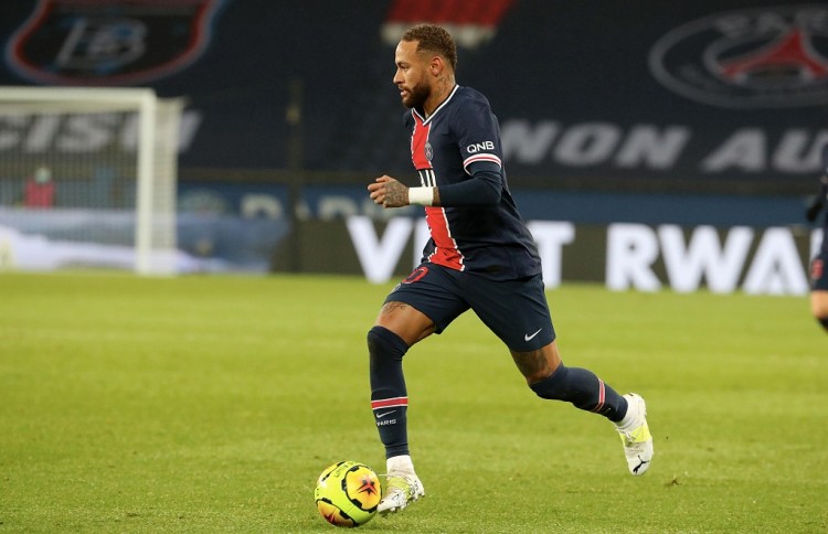 龙赛罗：阿隆索曾说皇马要踢摇滚足球，现在既不摇滚也无节奏（龙赛罗：阿隆索曾称皇马要踢摇滚风，如今既不摇滚也没节奏）