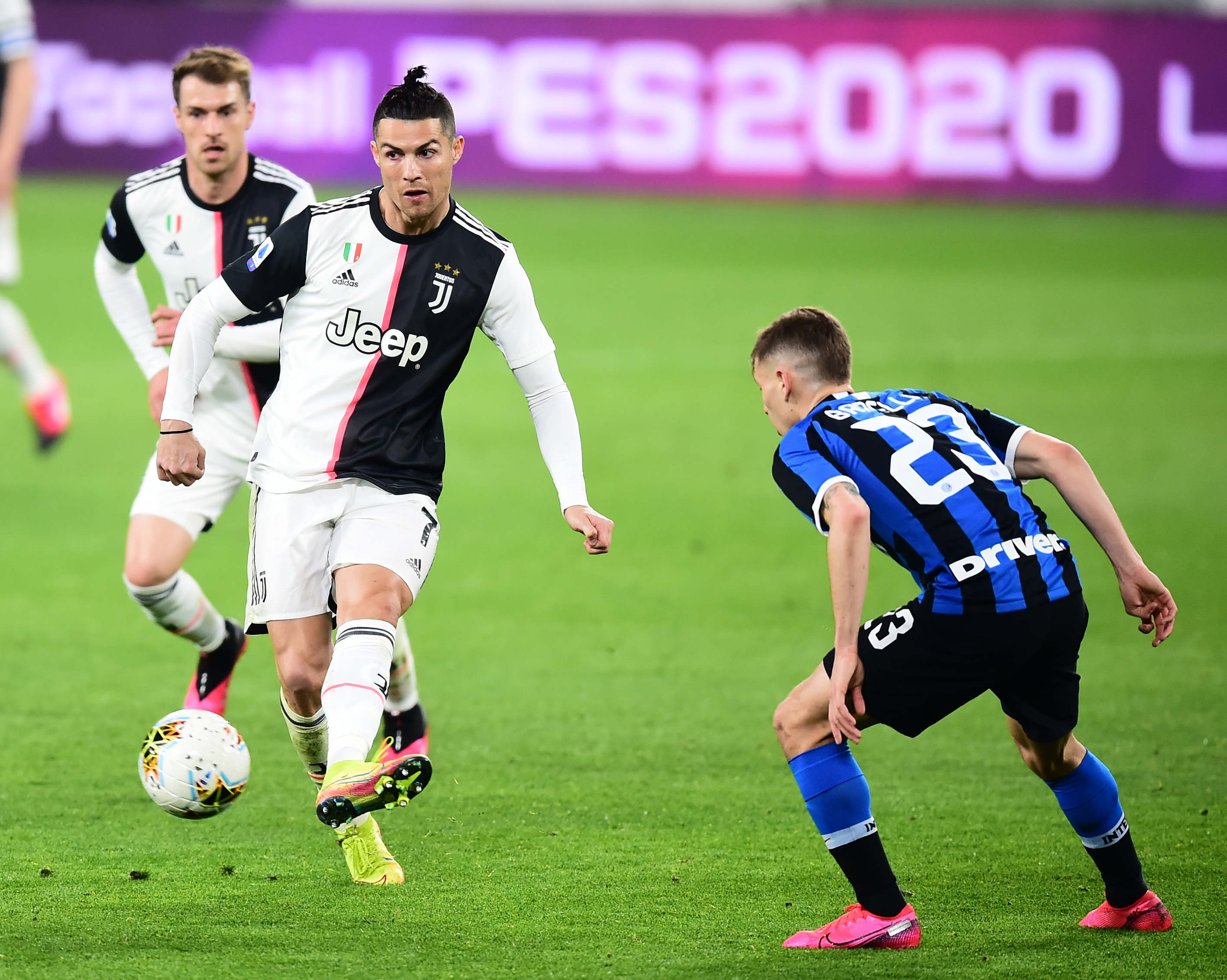 计划离队？罗马诺：国米后卫邓弗里斯更换了经纪人（离队信号？罗马诺：国米后卫邓弗里斯已更换经纪人）