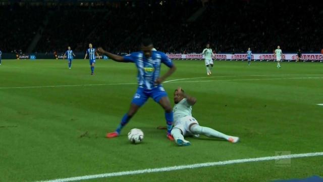 挪威后卫：中场休息时哈兰德让我们多传中，最后奏效了（挪威后卫：中场哈兰德建议多传中，最终奏效）