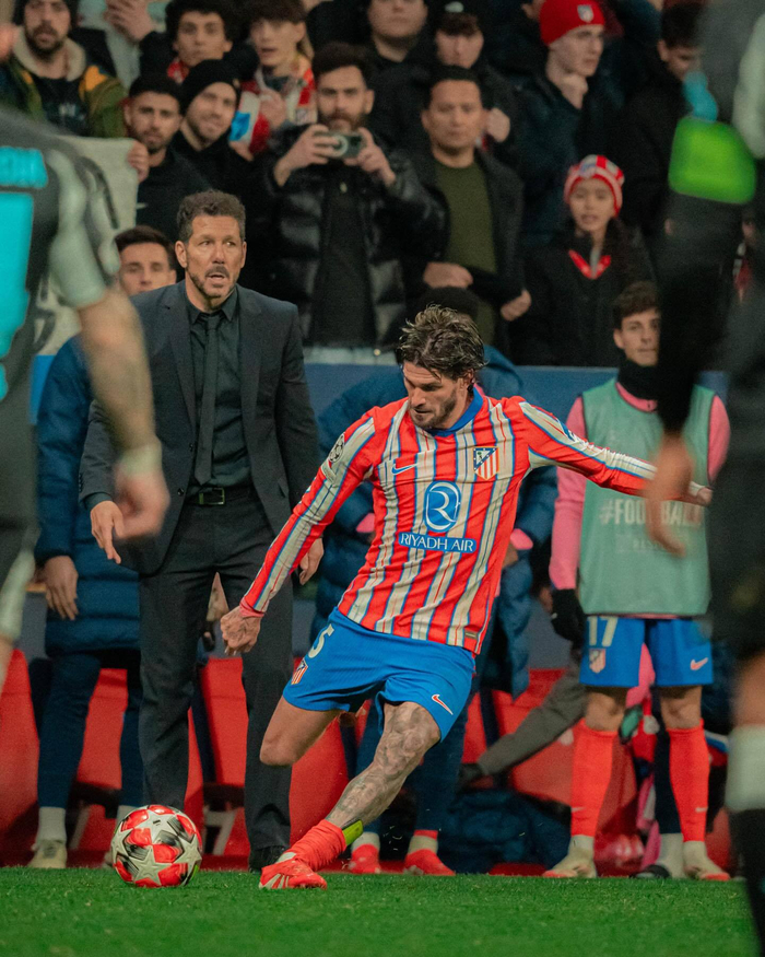 安娜-德-阿玛斯现身F1阿布扎比站挥旗