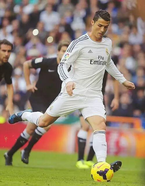 两粒禁区外欧冠进球被拿来与皮耶罗比较，福登：我很荣幸（欧冠两记禁区外破门被拿来与皮耶罗相提并论，福登：深感荣幸）